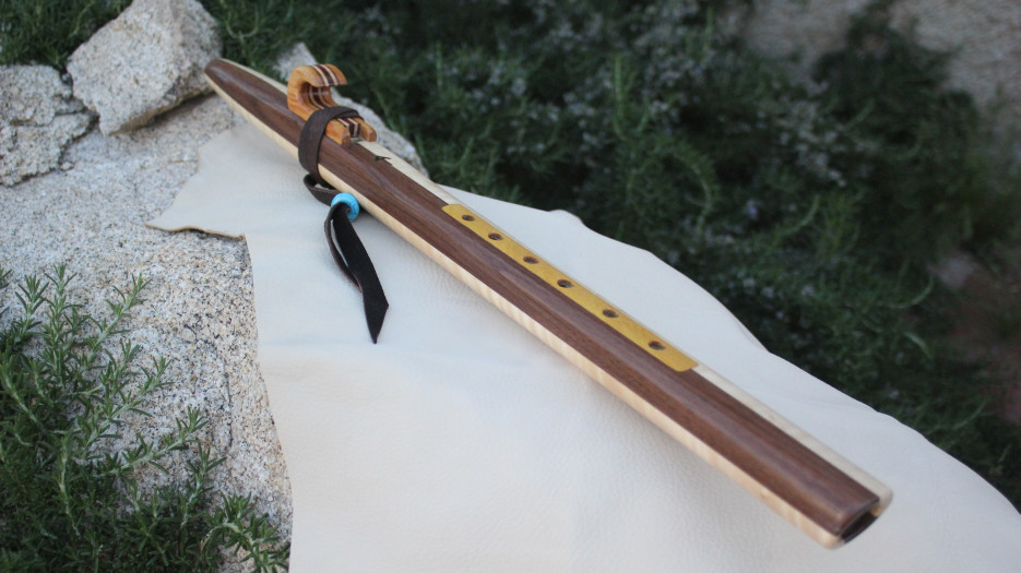 Curly Maple & Walnut Sundance Native American Style Flute (Key F- 440Hz)